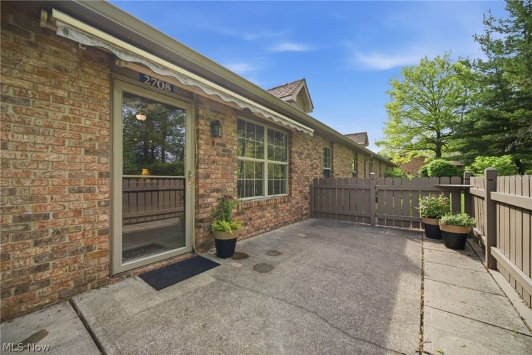 2708 Shakespeare Lane #2708, Avon, OH - Photo 3