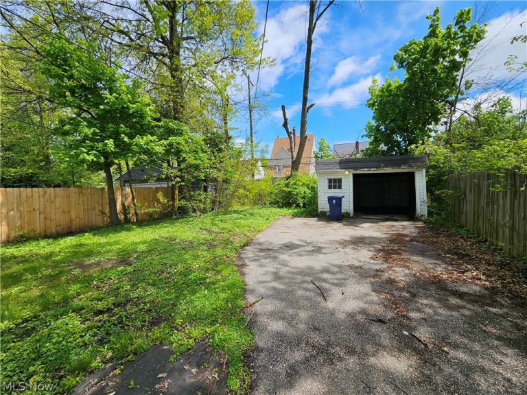 931 Yellowstone Road, Cleveland, OH - Photo 4