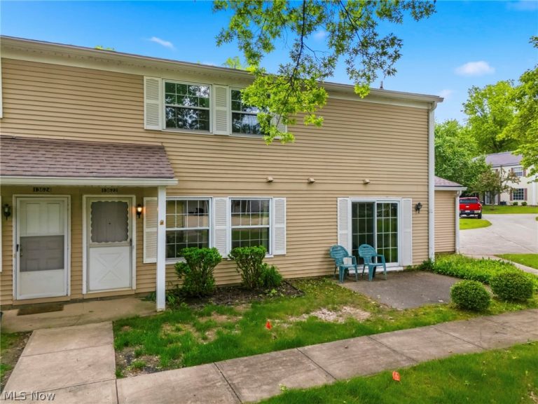 13622 Oakbrook Drive #3622, North Royalton, OH - Photo 3