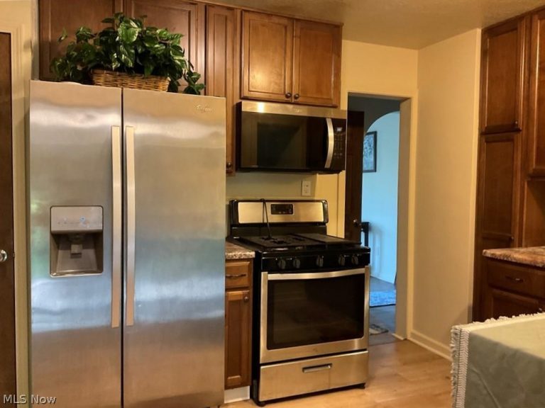 817 Broad Street, Conneaut, OH - Photo 3