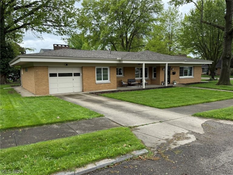 837 Oak Street, New Philadelphia, OH - Photo 2
