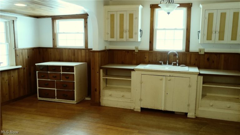 17199 Leggett Road, Montville, OH - Photo 3