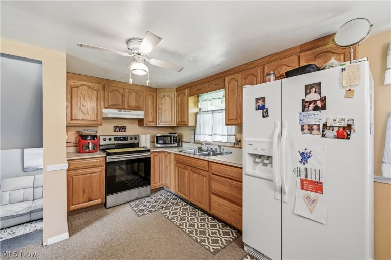 42033 Edward Circle, Columbiana, OH - Photo 3