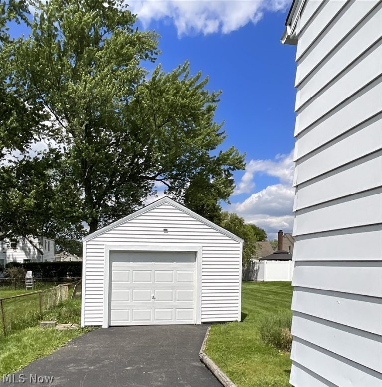 54 Melbourne Avenue, Boardman, OH - Photo 3