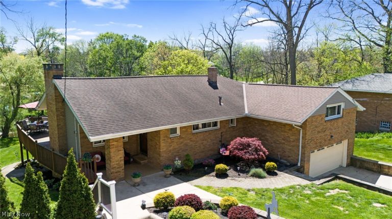 12977 Pleasant Valley Road, Parma, OH - Photo 2