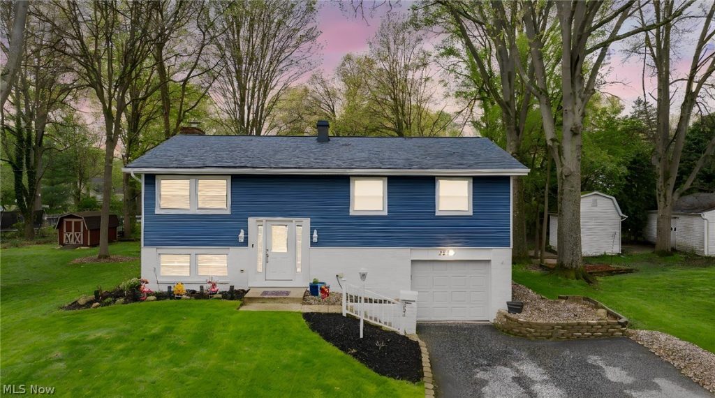 2592 Cherry Blossom Circle, Stow, OH