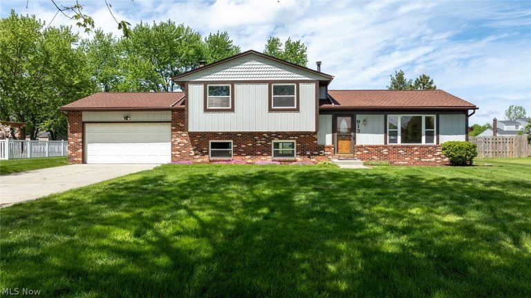 913 Sherwood Drive, Macedonia, OH, 44056