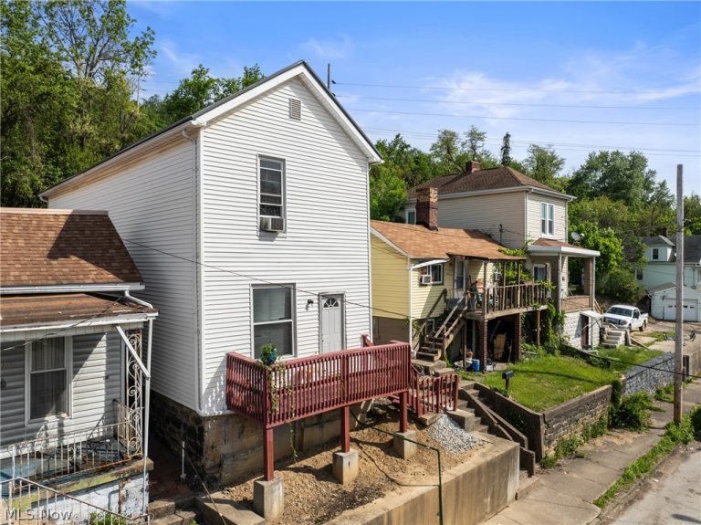 715 Zane Highway, Martins Ferry, OH - Photo 2