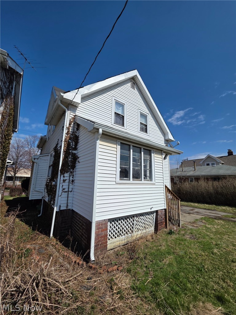 19806 Shawnee Avenue, Cleveland, OH - Photo 2