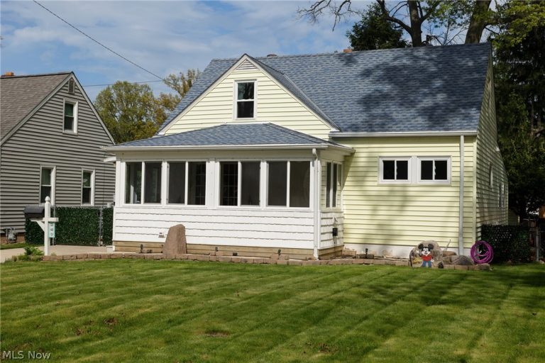 241 Inwood Boulevard, Avon Lake, OH - Photo 2