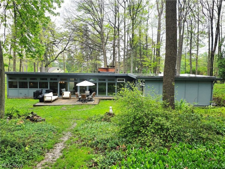 7700 Webster Road, Middleburg Heights, OH - Photo 2