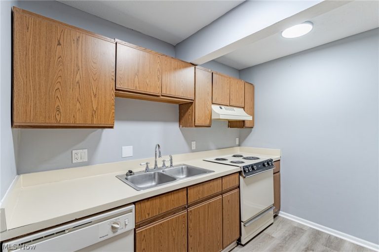 695 Carroll Street, Akron, OH - Photo 6