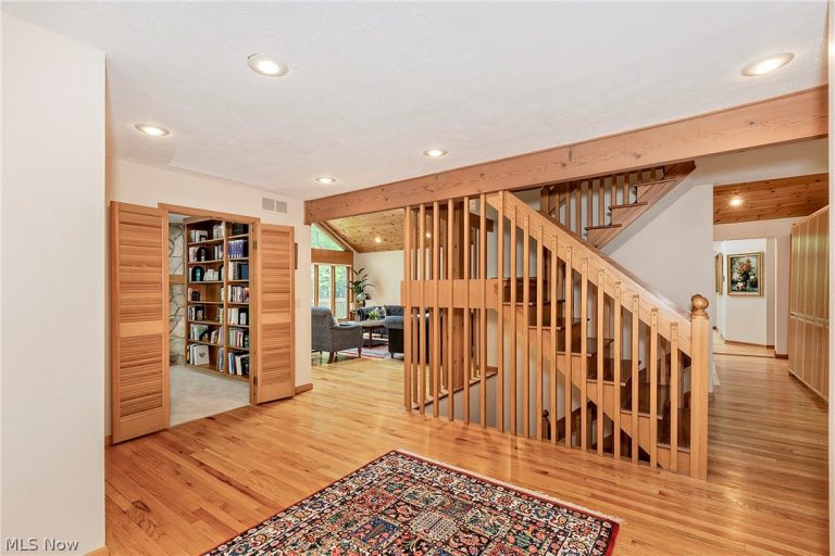 2626 Fairwood Drive, Pepper Pike, OH - Photo 4