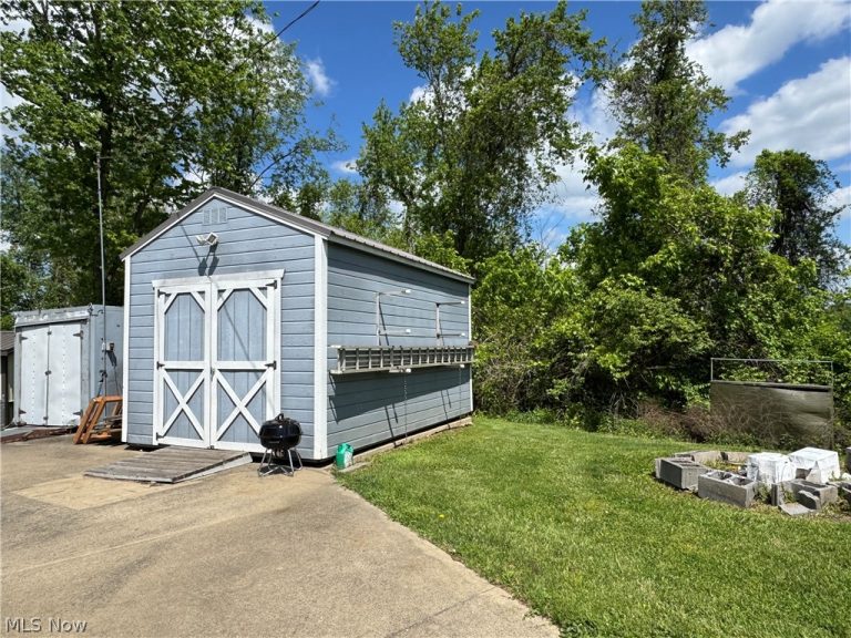54837 High Ridge Road, Bellaire, OH - Photo 6