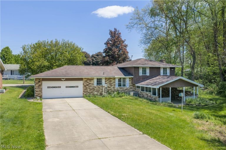 1424 Oak Street, Dover, OH - Photo 2