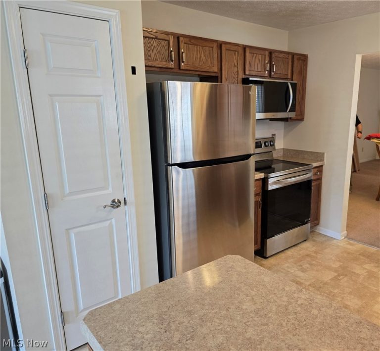 136 Haydens Arbor, Elyria, OH - Photo 6