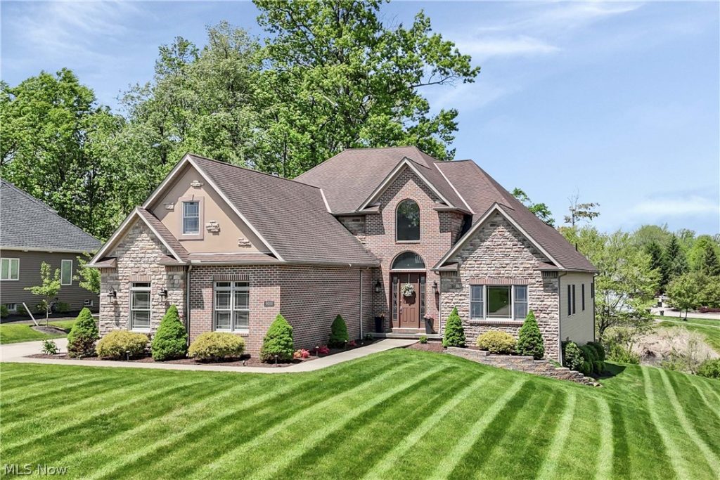 9000 Crooked Creek Lane, Broadview Heights, OH