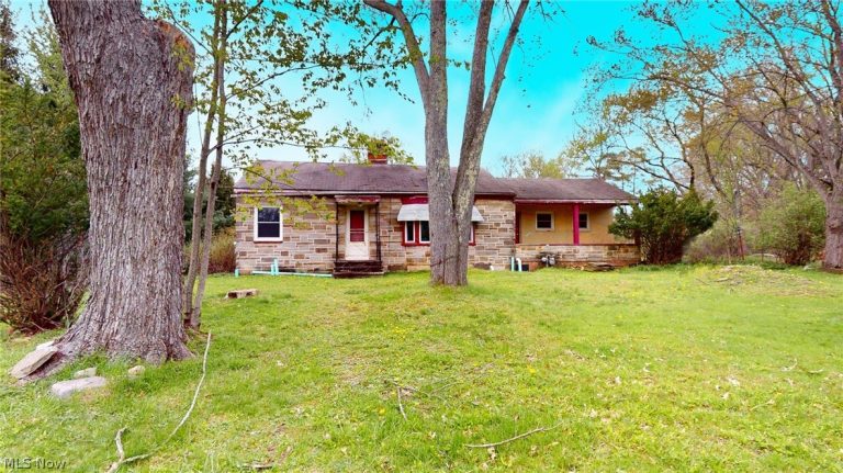 29999 Miles Road, Chagrin Falls, OH - Photo 2
