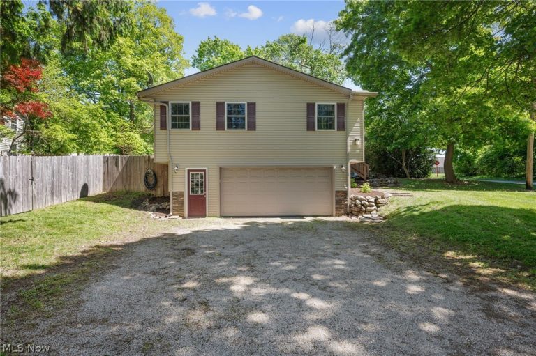 10137 Johnnycake Ridge Road, Concord Twp, OH - Photo 2