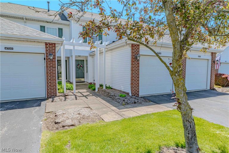6735 Columbine Court, Middleburg Heights, OH - Photo 2
