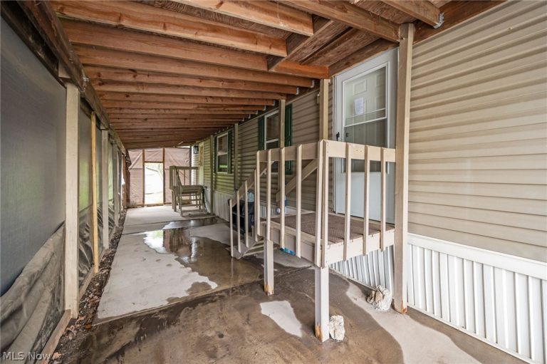 6 Laverne Lane, Chardon, OH - Photo 4