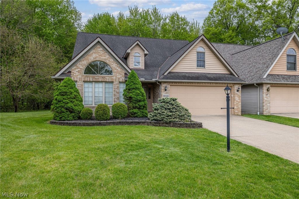 22445 Christopher Court, Strongsville, OH