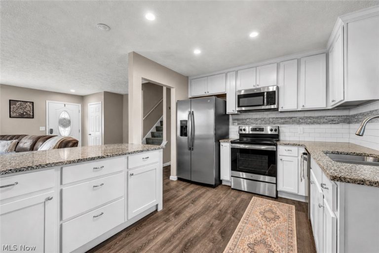 4621 Tanglewood Drive, Lorain, OH - Photo 6
