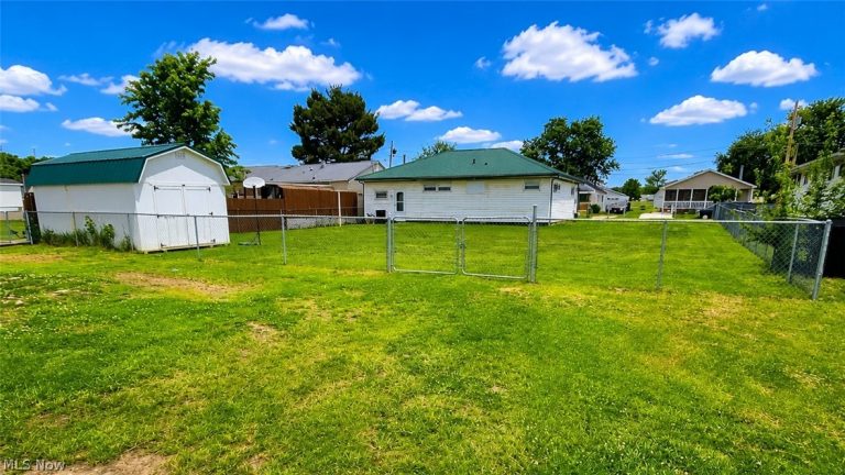 2411 Fairfax Street, Parkersburg, WV - Photo 3