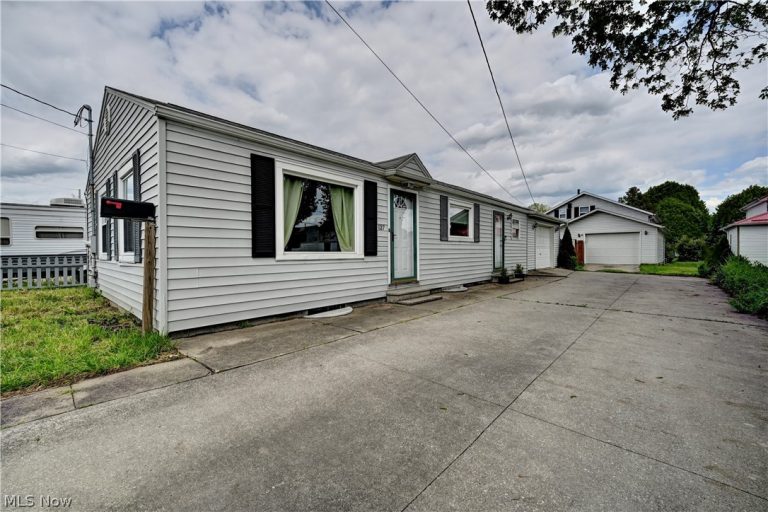 127 7th Drive, New Philadelphia, OH - Photo 2