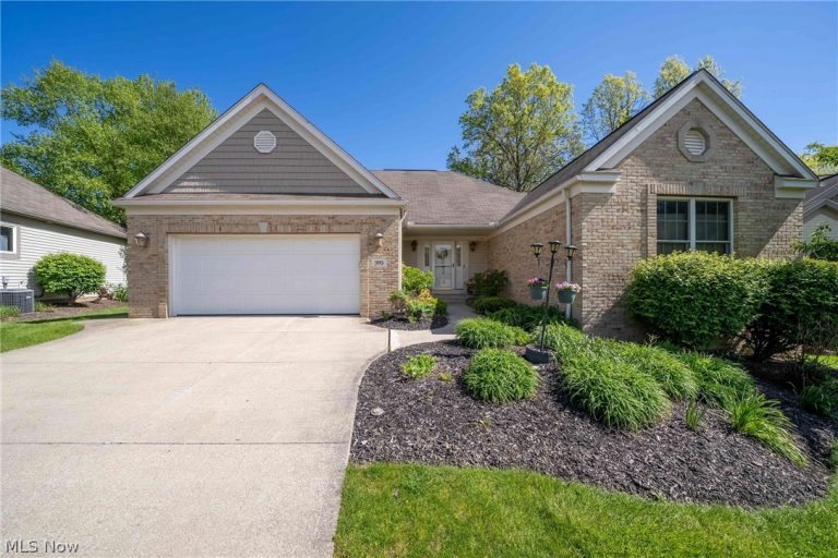 395 White Spruce Drive, Macedonia, OH - Photo 2
