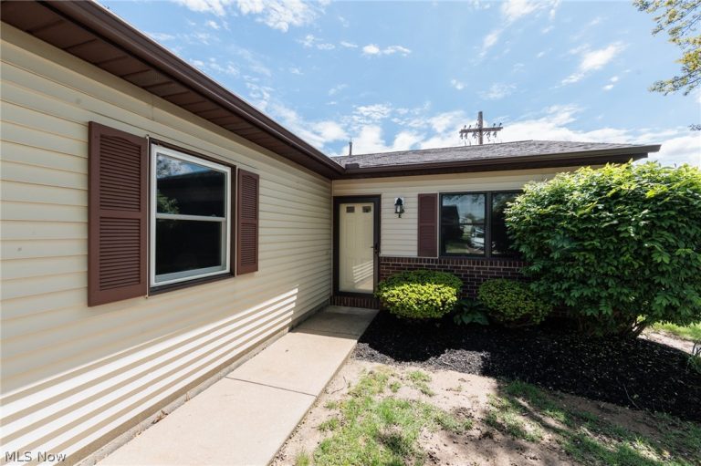 126 Royal Crest Drive #E, Seville, OH - Photo 3