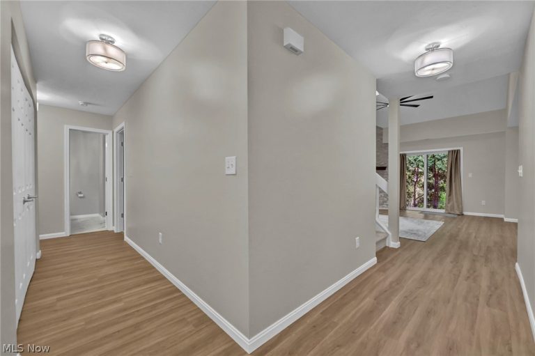 93 Silver Valley Boulevard, Munroe Falls, OH - Photo 6