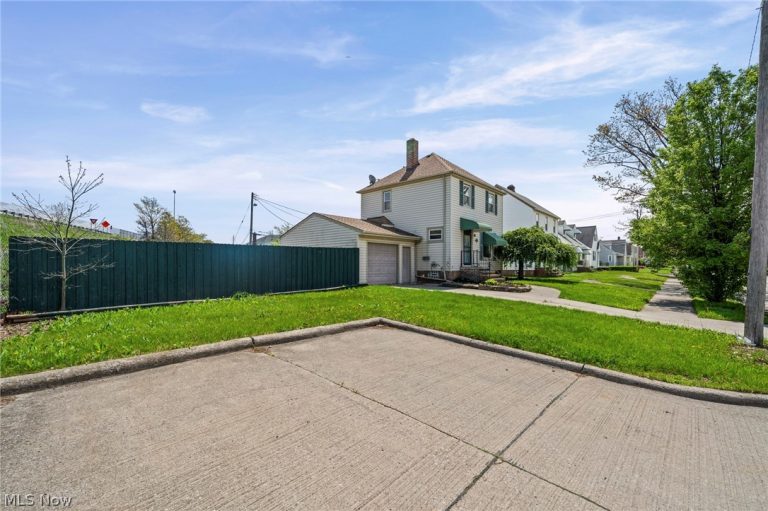 3139 138th Street, Cleveland, OH - Photo 3