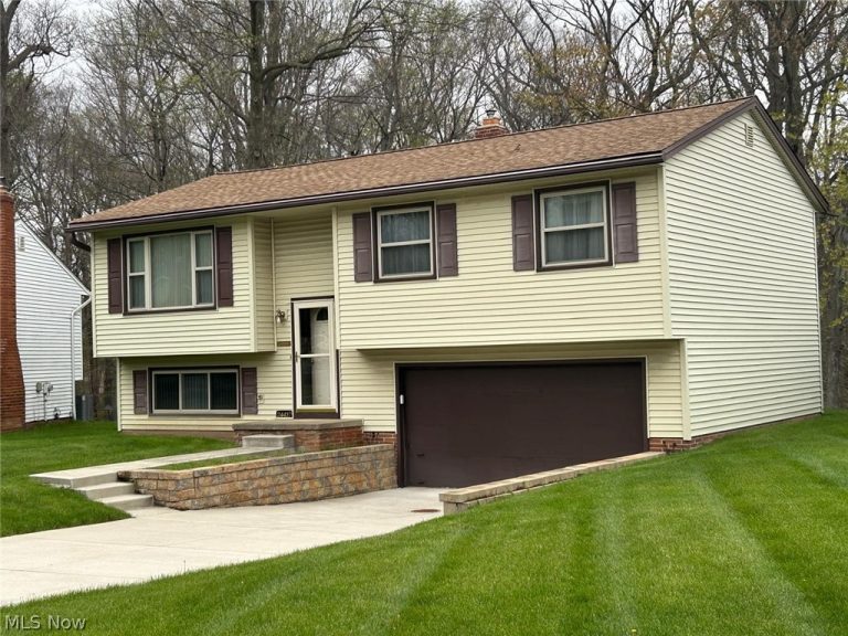 24437 Ridgeline, Bedford Heights, OH - Photo 2