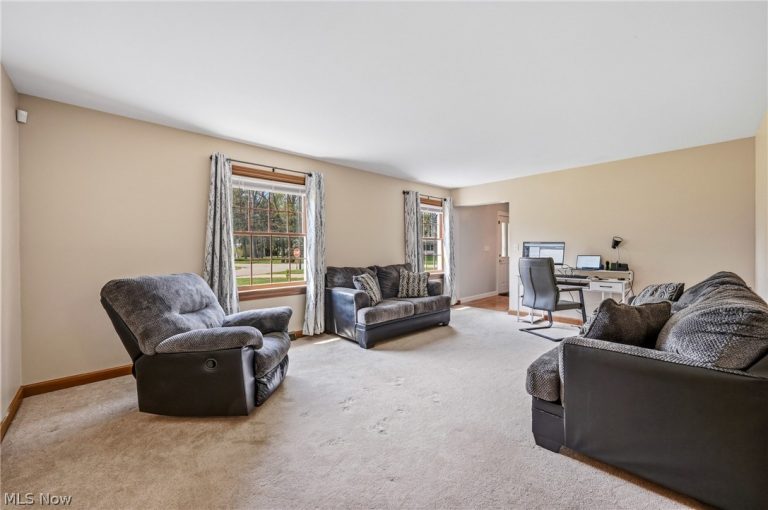 658 Burning Oaks Drive, Warren, OH - Photo 8