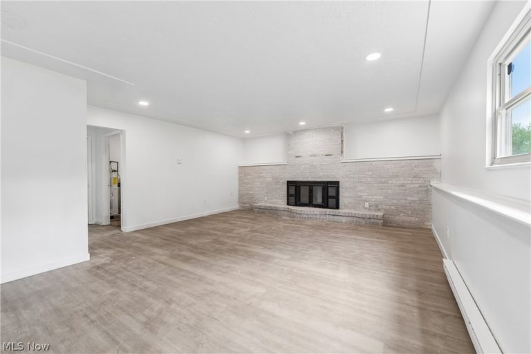 102 California Avenue, Elyria, OH - Photo 3