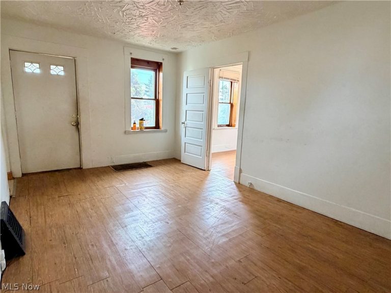 1304 Lakeshore Boulevard, Akron, OH - Photo 5