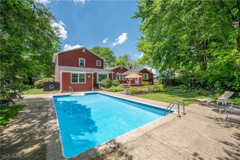 8045 Deerpath Drive, Youngstown, OH - Photo 2