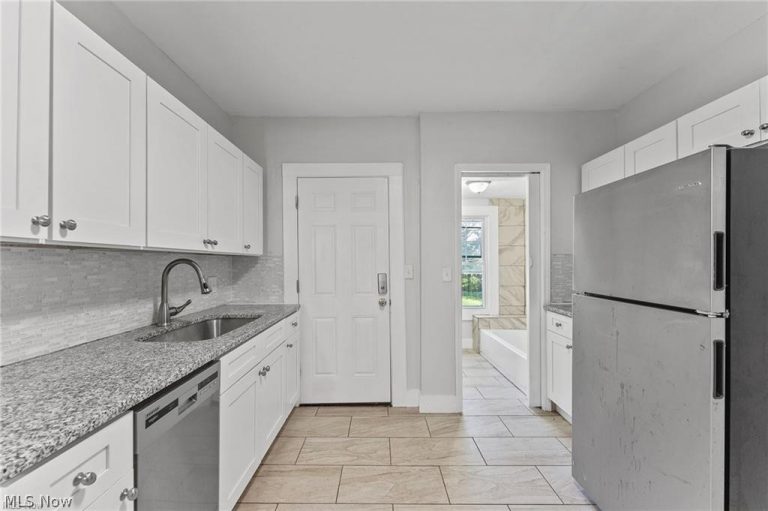 3269 Berkshire Road, Cleveland Heights, OH - Photo 5