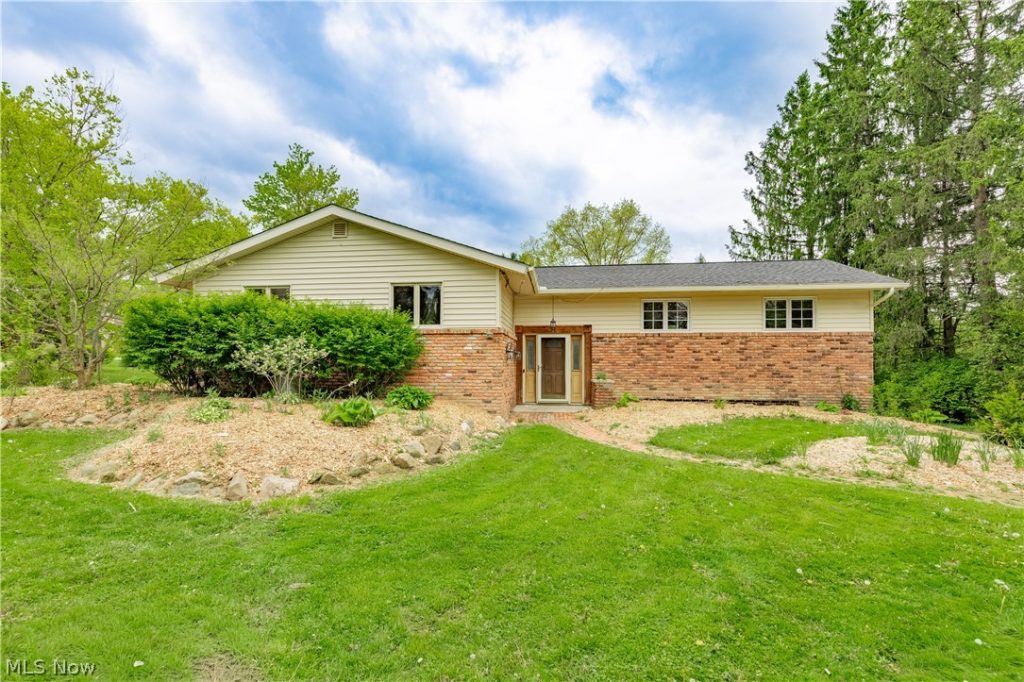 7969 Dines Road, Russell, OH