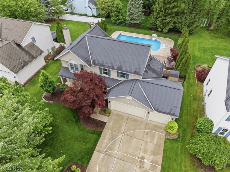 10376 Lake Meadows Drive, Strongsville, OH - Photo 3