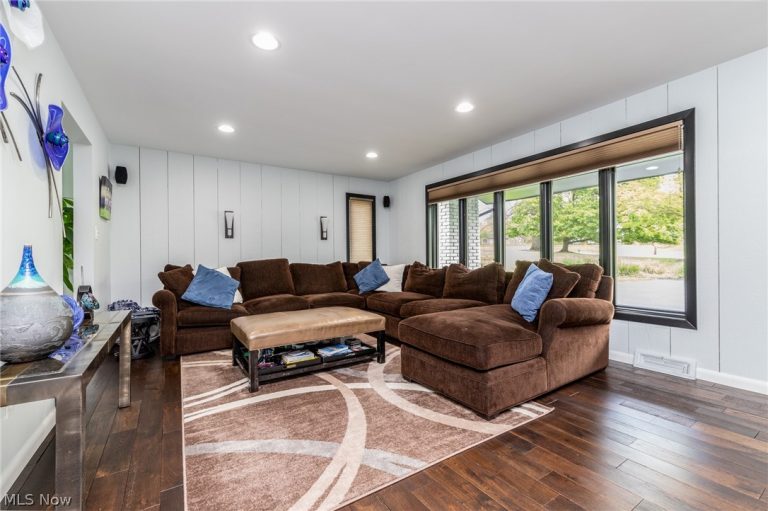 28750 Woodland Road, Pepper Pike, OH - Photo 4