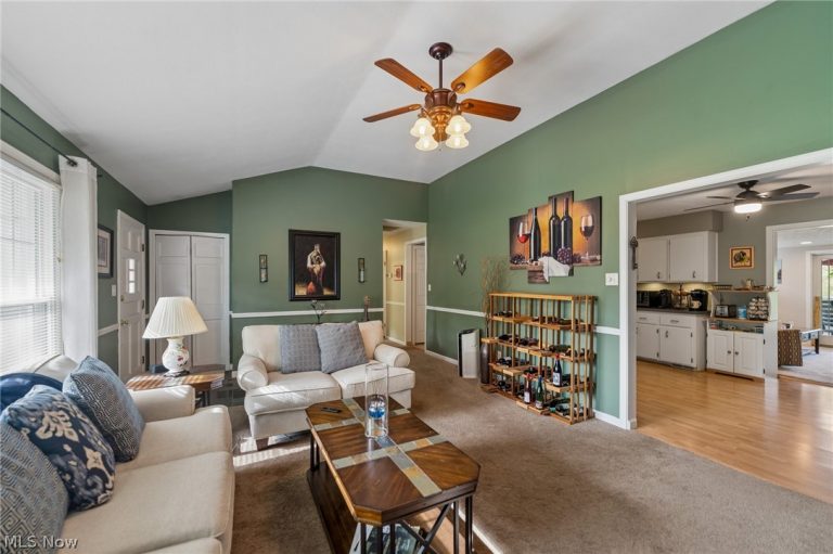 111 Leaview Lane, Chagrin Falls, OH - Photo 6