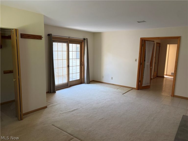 2821 Trabar Drive, Willoughby Hills, OH - Photo 8