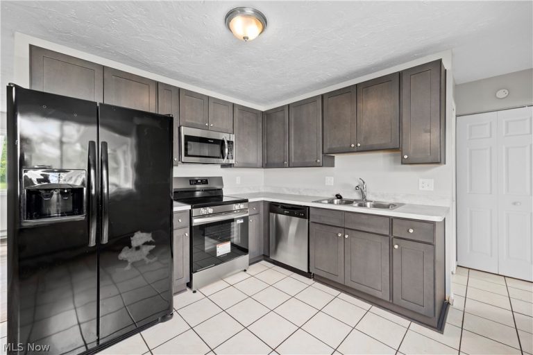 1731 Abbe Road, Elyria, OH - Photo 2