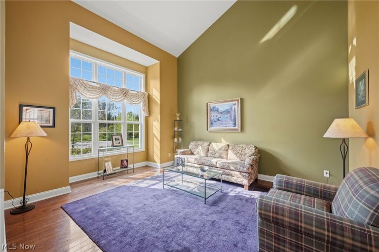 7695 Cottonwood Trail, Chagrin Falls, OH - Photo 5