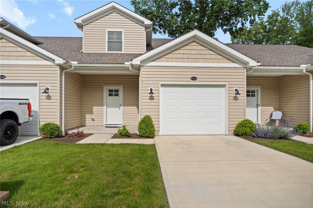 666 Treadway Boulevard, Sheffield Lake, OH