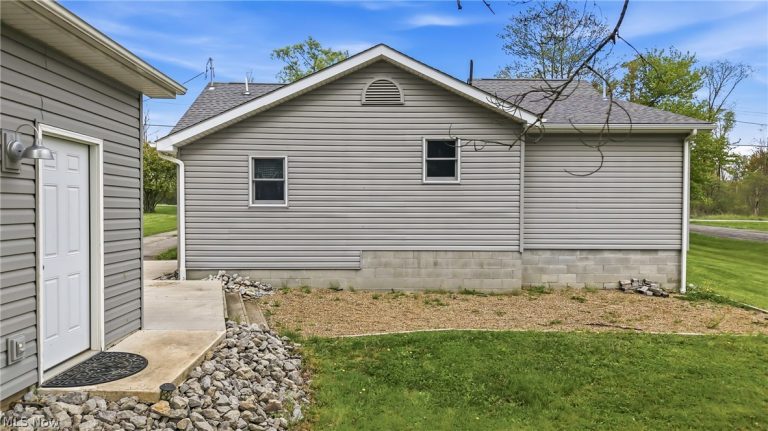 1532 Stateline Road, Masury, OH - Photo 6