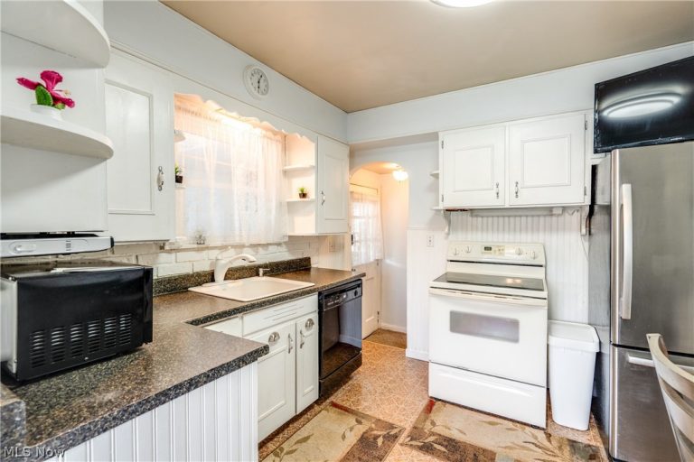 1114 Lincoln Avenue, Cuyahoga Falls, OH - Photo 5