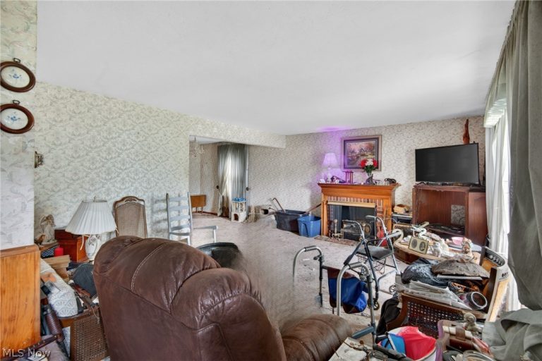 7146 Parkview Drive, Parma, OH - Photo 3